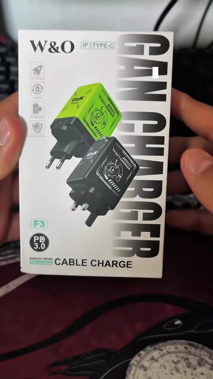 GaN 20W Schnellladegerät mit doppelt einziehbaren Kabeln