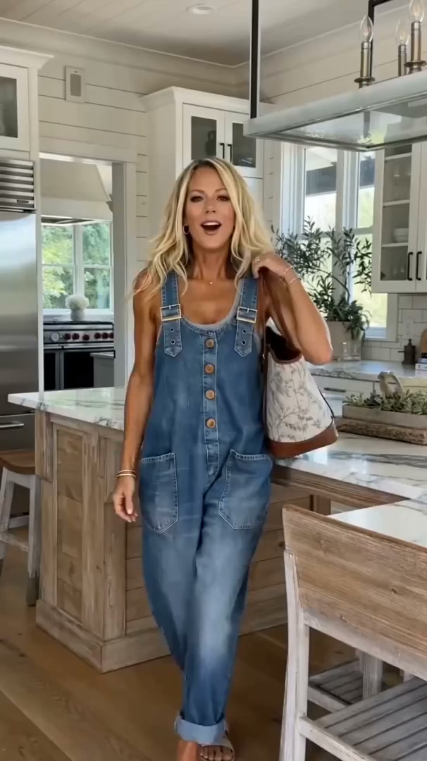 Stylish Denim Overalls for Versatile Outfits