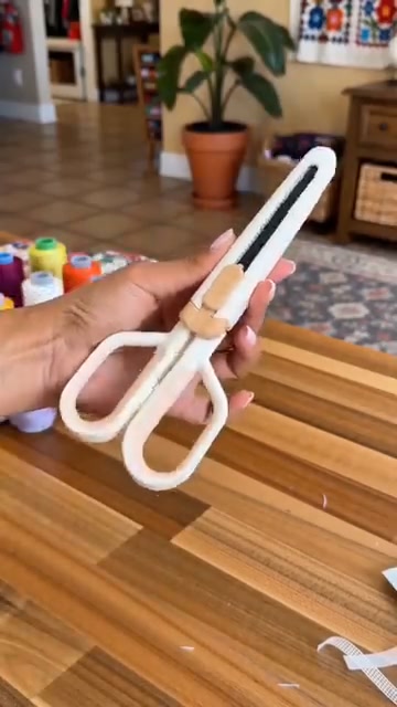 2-in-1 Scissors & Utility Knife – Cuts Everything With Ease