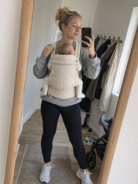Baby tæt. Hænderne fri