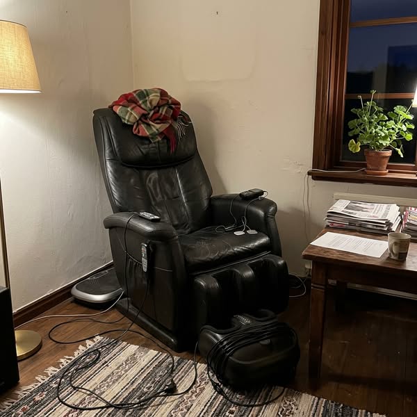 Massagestol, vibrationsplatta, ett nytt badrum. Det var nerverna i fötterna hela tiden
