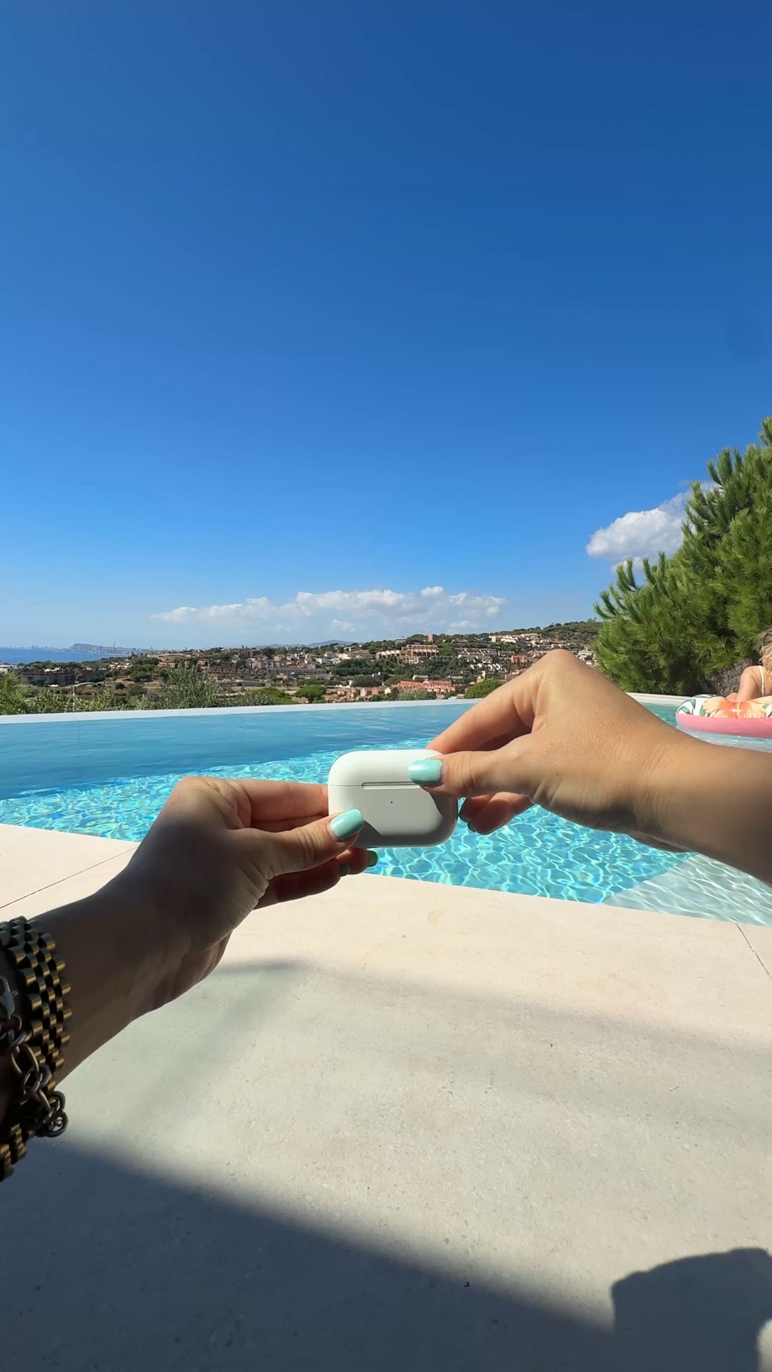 Never loose your AirPods again