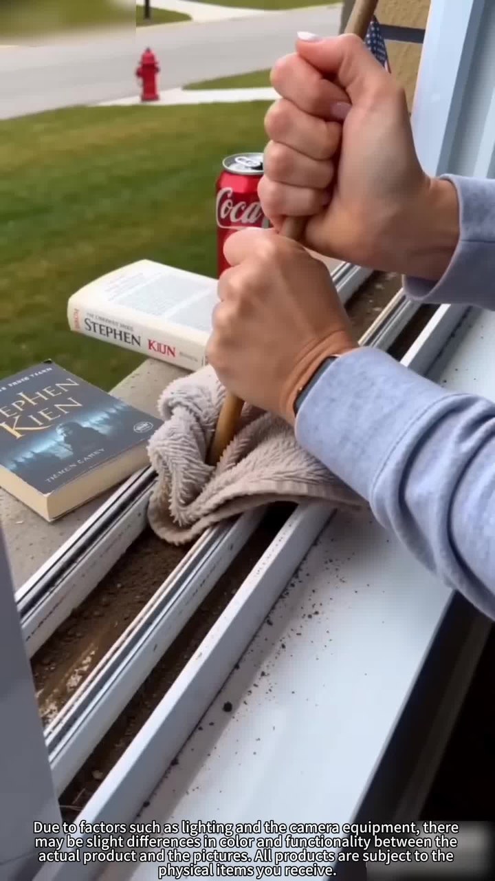2-in-1 Groove Cleaning Tool