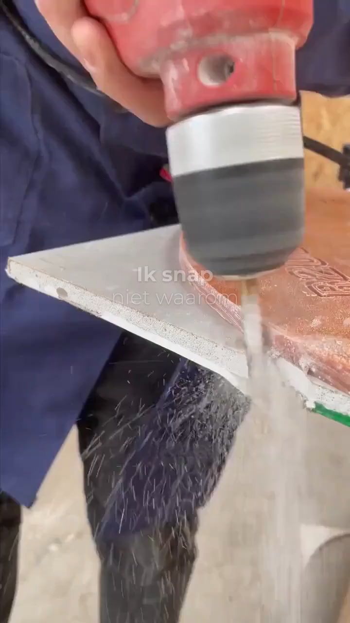 Strakke gaten in metaal en hout