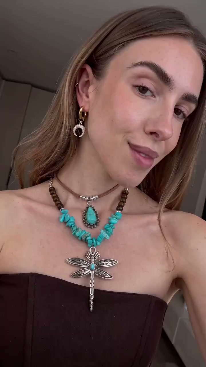 Vintage suède gelaagde ketting – met libelle- of waterdruppelhanger.