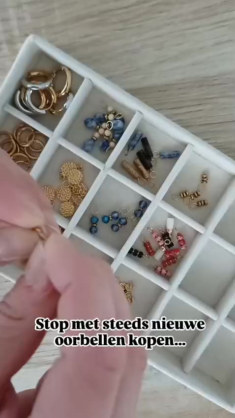 Eén paar oorbellen. Eindeloos variëren.