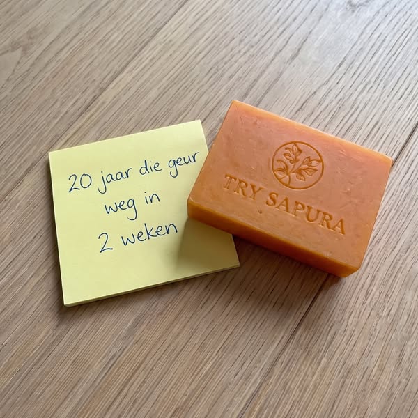 Ze doucht twee keer per dag. Toch vraagt ze ons waarom die geur terugkomt.