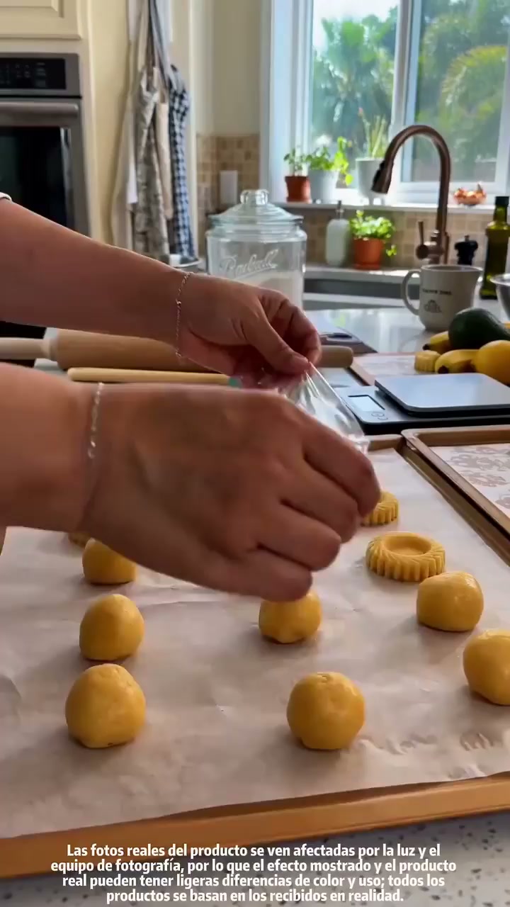 Creative Double-Ended Pastry Mold