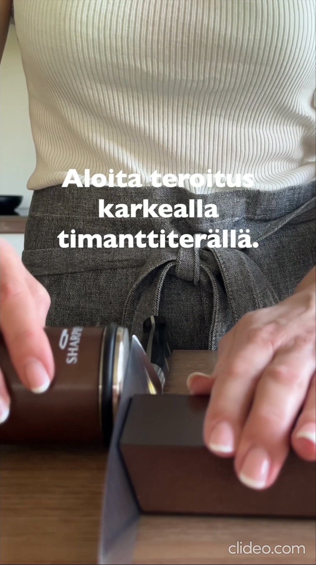 Täydellinen lahja isänpäiväksi.
Vuoden suosituin veitsenteroitin 2026
Minimalistinen design, maksimaalinen terävyys. Rullaava veitsenteroiti
