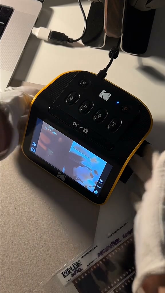 Say goodbye to cumbersome software and complex onboard buttons—scan with ease!