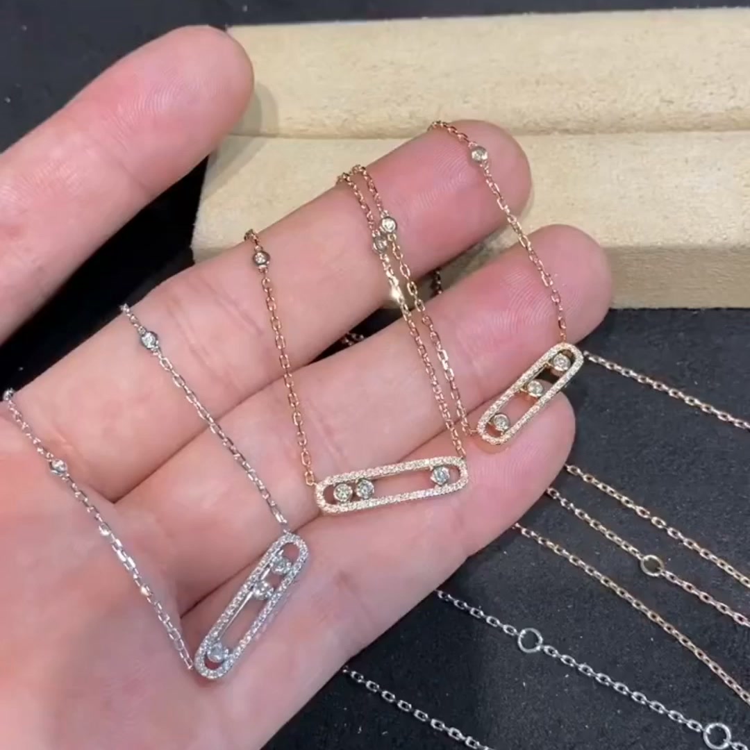 I hesitated slightly between white gold and rose gold.