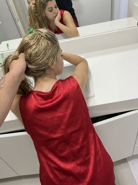 Lei Ha Rotto La Struttura Del Letto Dopo Due Settimane.