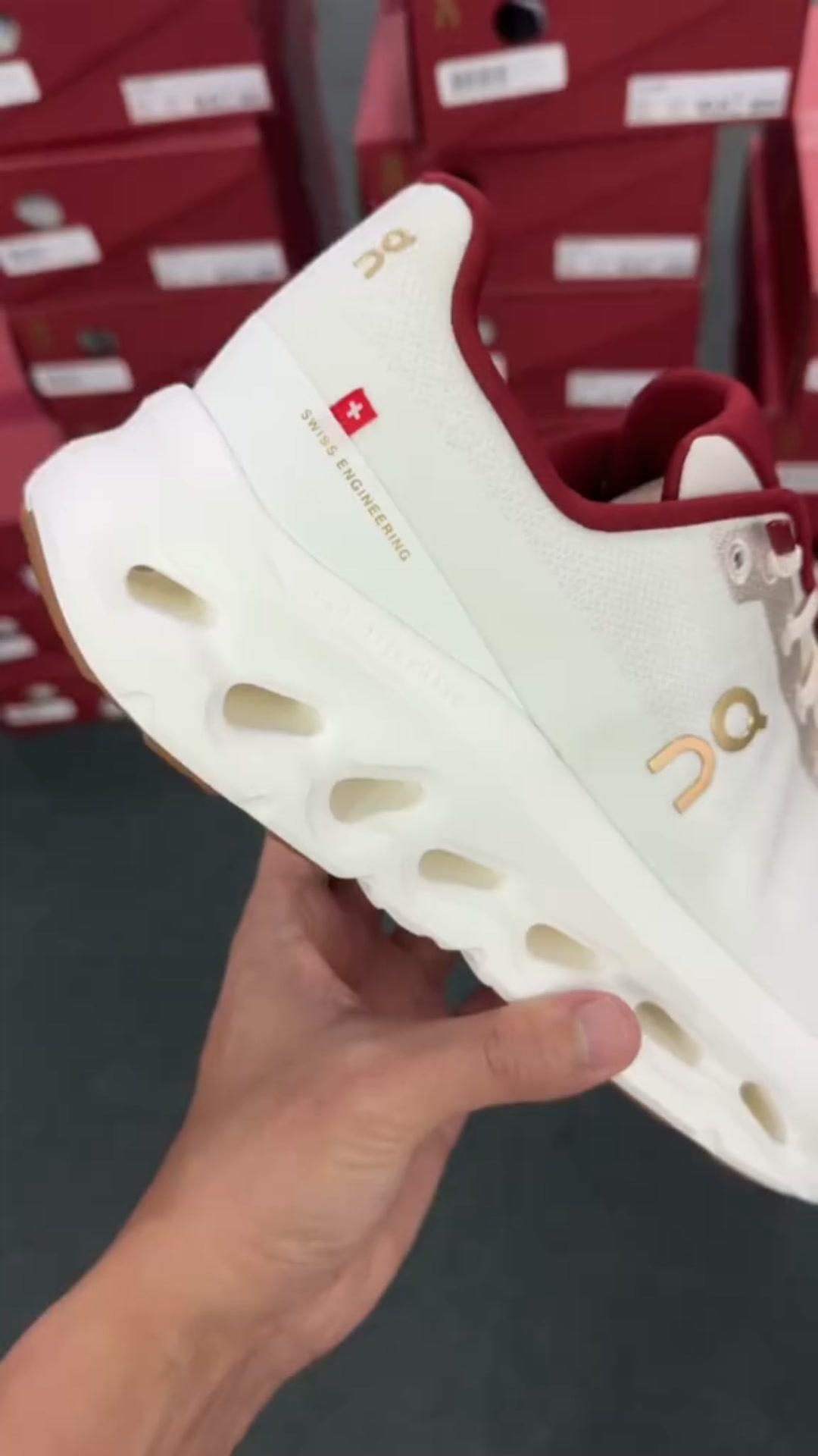 La même paire... sauf le prix!