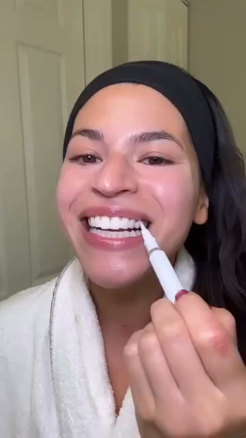 SmileKit™ Lápiz Blanqueador Dental – Una Sonrisa Más Blanca, Siempre Contigo