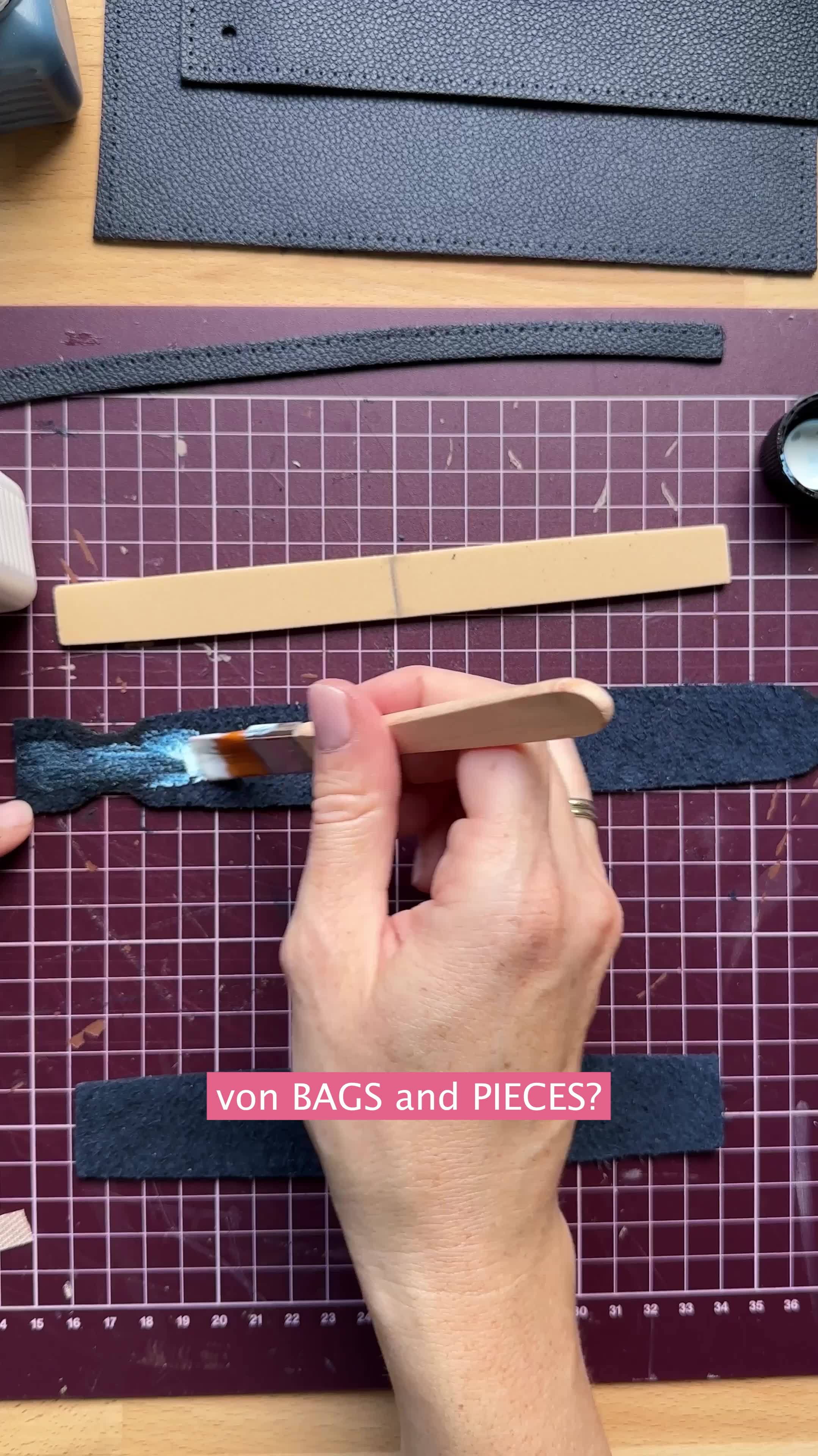 Mit den DIY-Boxen kannst auch du als Anfänger*in ins Lederhandwerk starten, komplett ohne Vorkenntnisse!