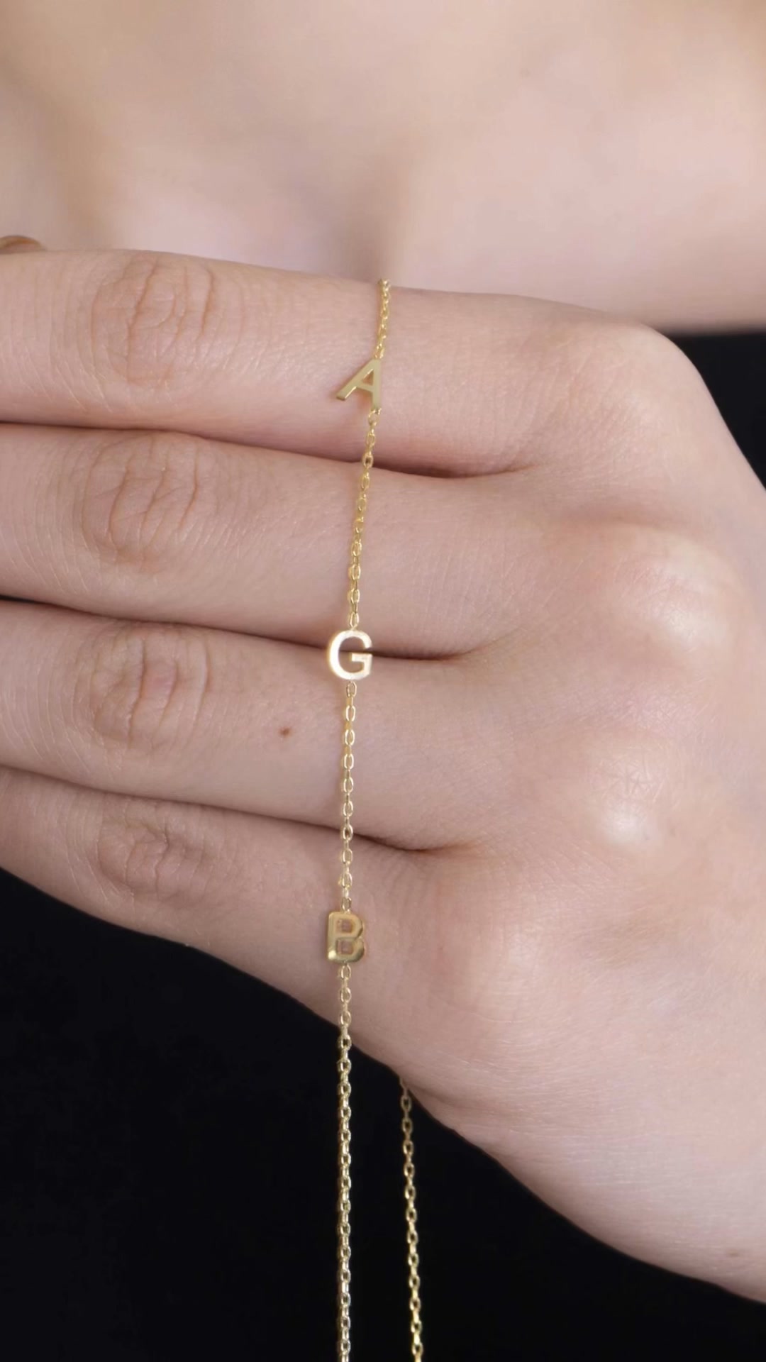 Personalized necklace with side letters