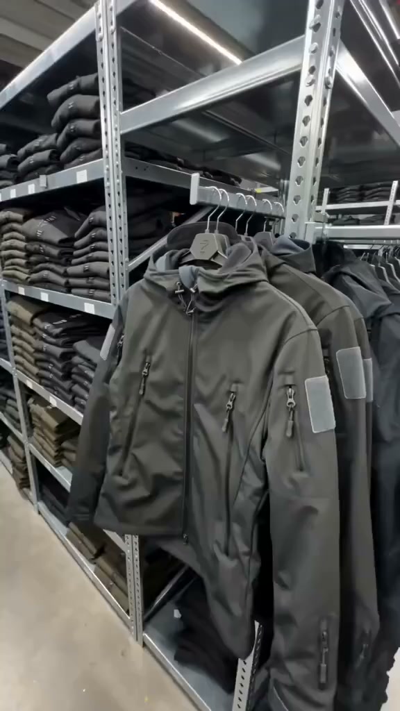 LAST DAY! ONLY £19.99 Men's Waterproof Insulated Outdoor Jacket – Built for Wind & Rain