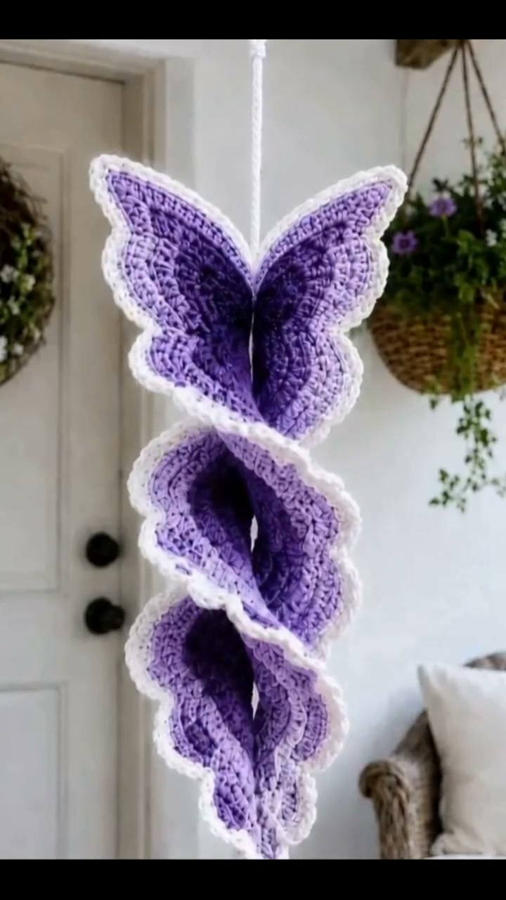 Crochet Spiral Hanging Kit – Beginner-Friendly DIY Garden Animal Decor