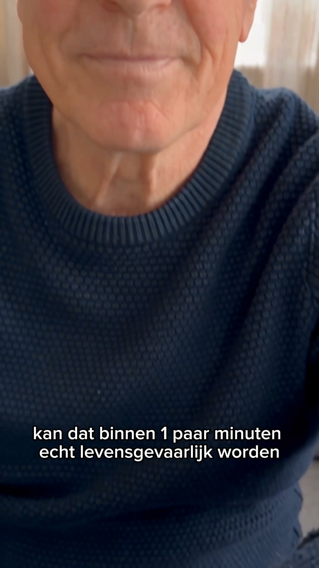 Geen ziekenhuisbandje. Wel elke dag dragen.