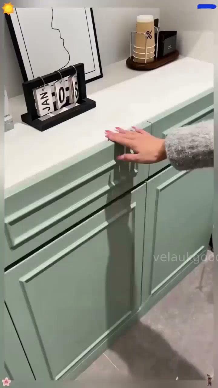 Transparent telescopic medicine holder