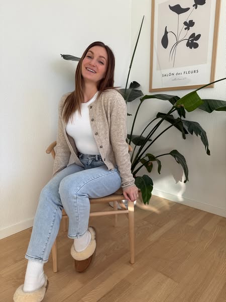 Shop Regular jeans here