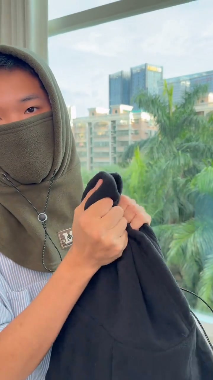 No Hat. No Scarf. Just This.