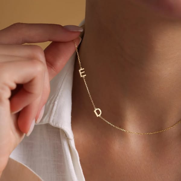 Personalized necklace with side letters