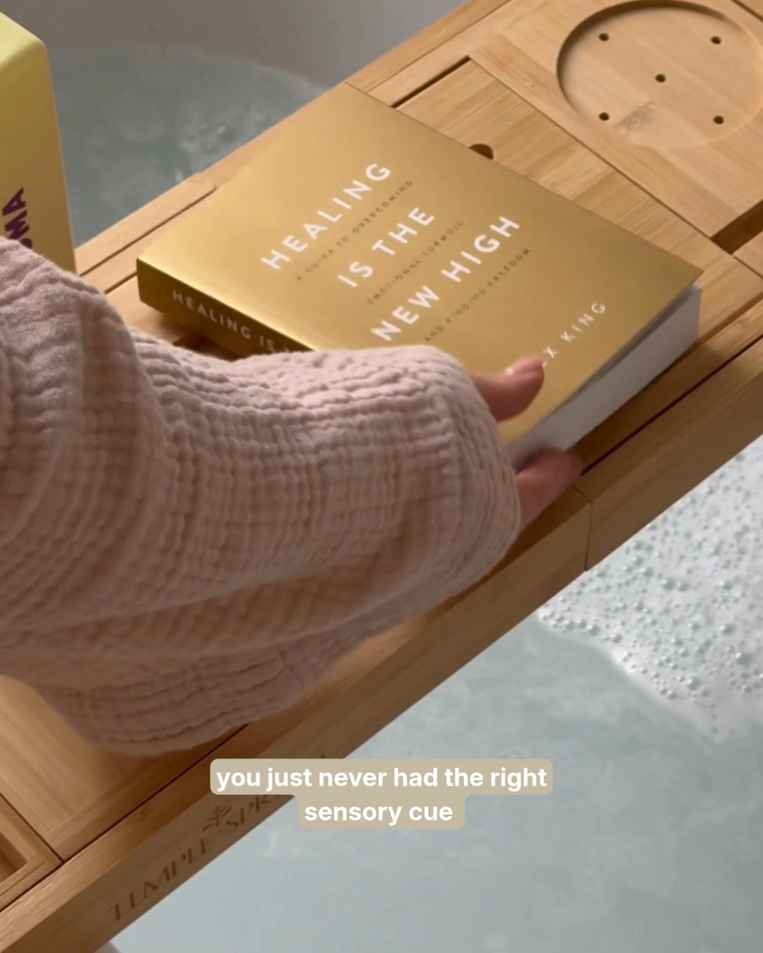 The candle that transforms your home.