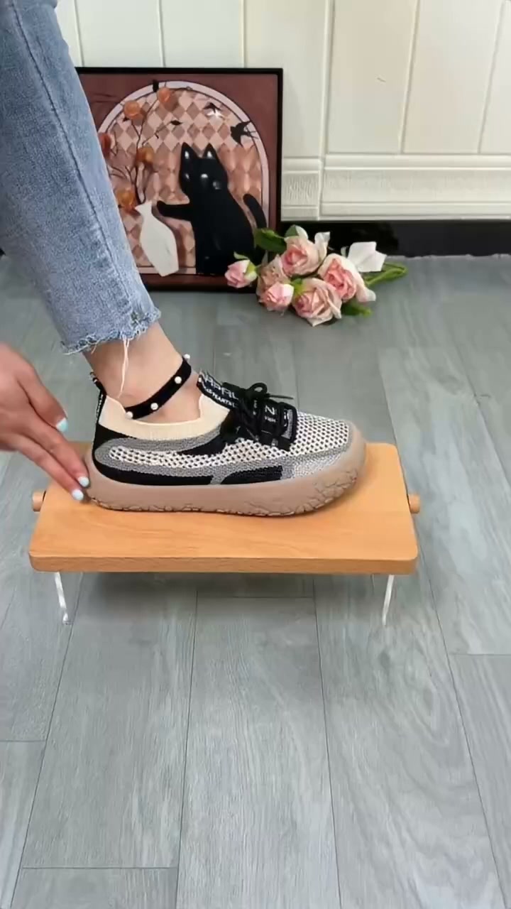 Lightweight Walking Sneakers. Everyday Comfort & Style.