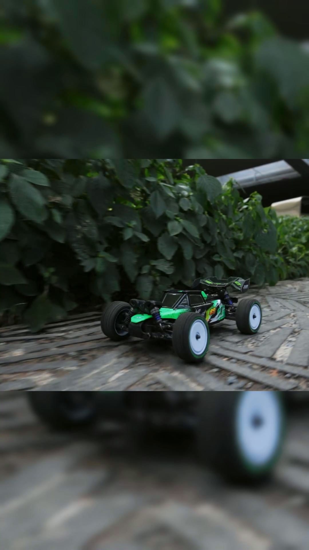 Don’t be fooled by its size! This thing is a stunt machine.
