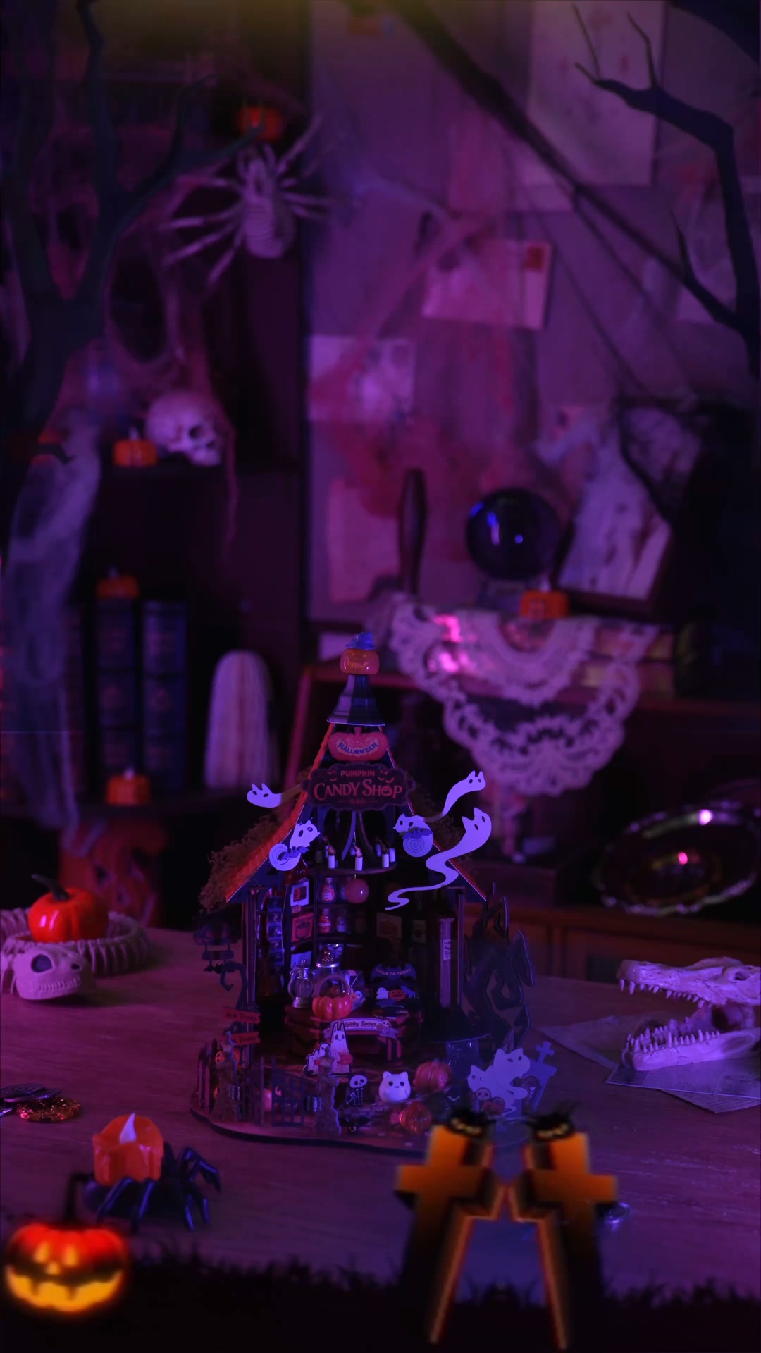 NEW! Build the Sweetest Haunted House of Halloween