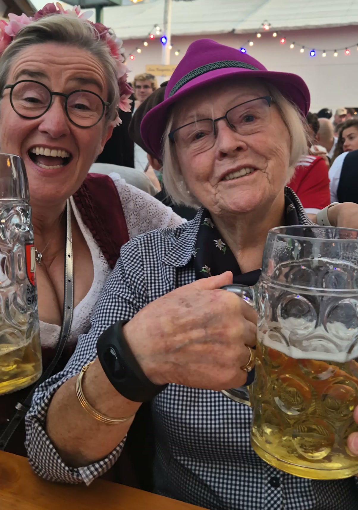 Erkennt einen Sturz automatisch
