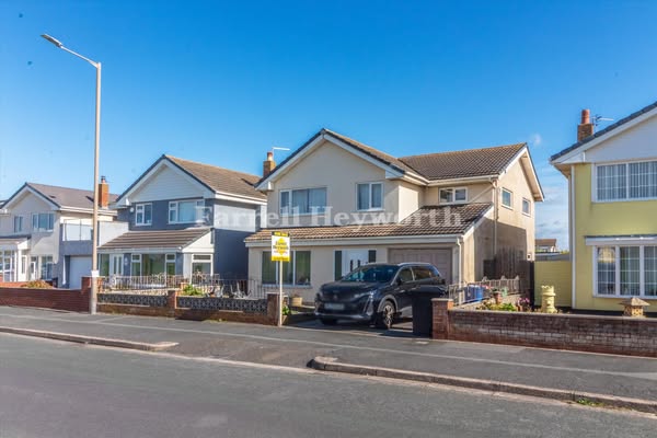 Fairway, Fleetwood, FY7