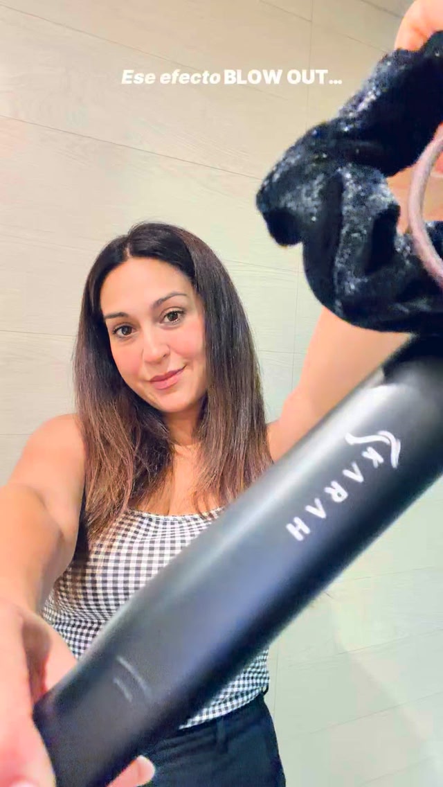 Consigue un cabello más pulido, brillante y sin frizz con tecnología profesional desde casa.