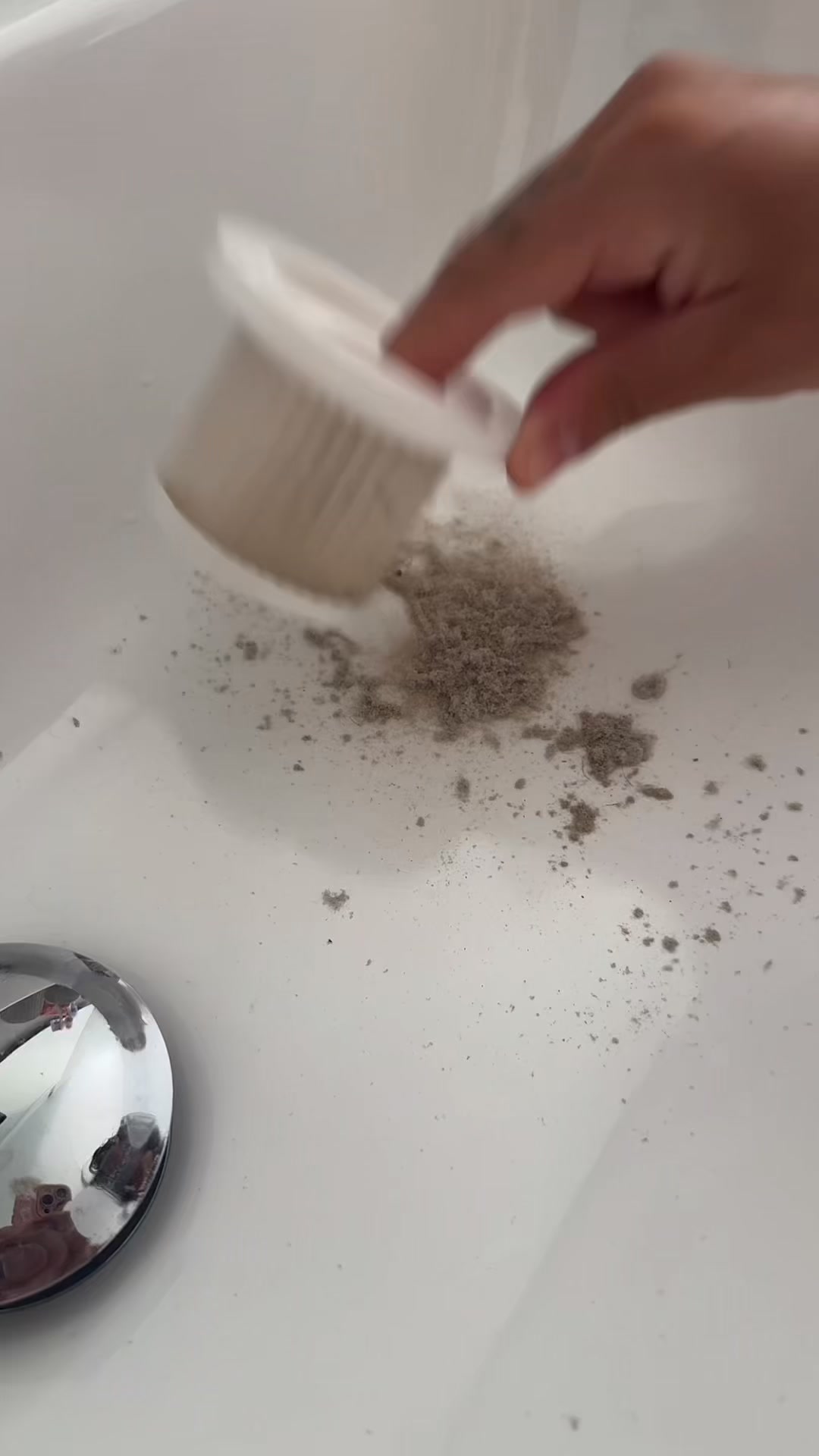 Limpia lo que una aspiradora normal no alcanza.
