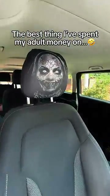 Imagine seeing THIS in a dark parking lot...