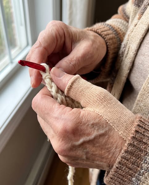 Thumb Stabilizer – Soft Support, Fingers Free | Hand Hearth