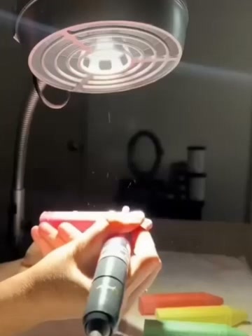 Diga adeus ao pó da nail art! Crie um ambiente de trabalho mais limpo em segundos!