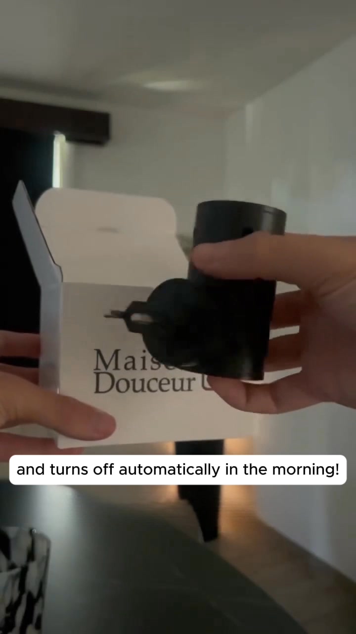The lamp that turns itself on – every evening