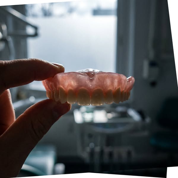 Vous portez un dentier ? Alors lisez ceci