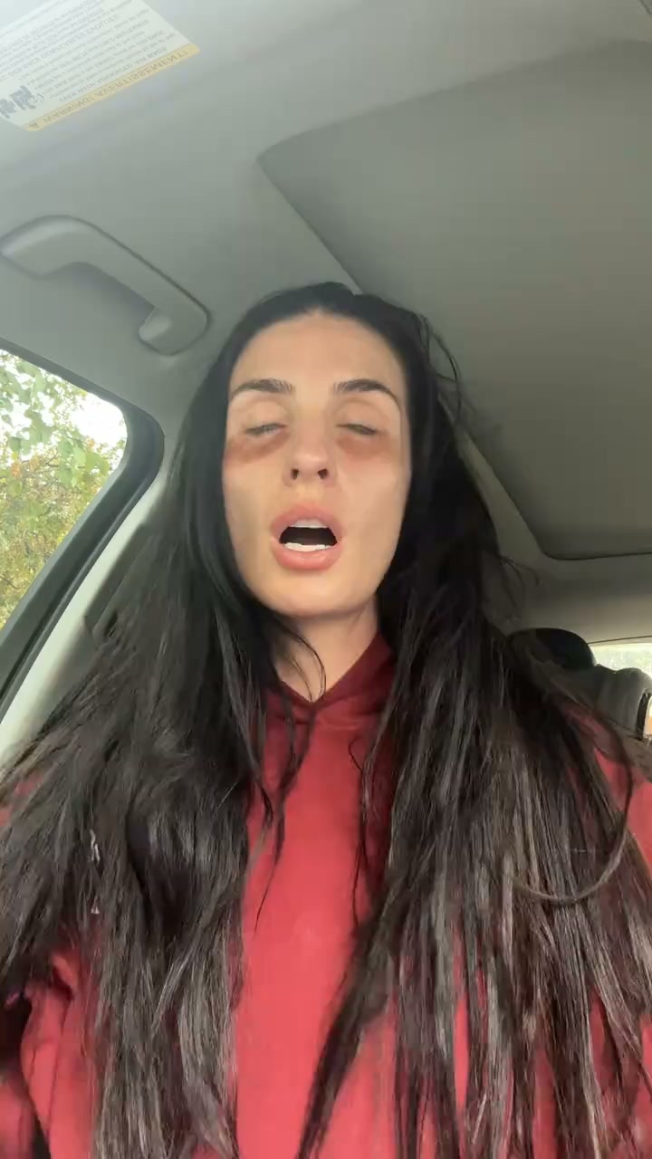 Anúncio de Ella Monroe