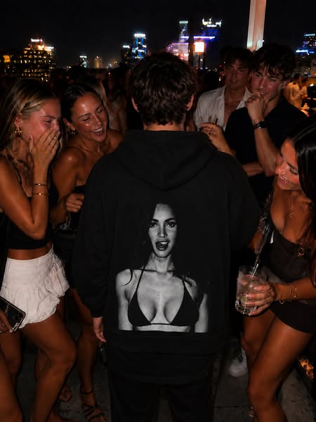 20% OFF EVERYTHING + Free Worldwide Shipping on 3+ Items