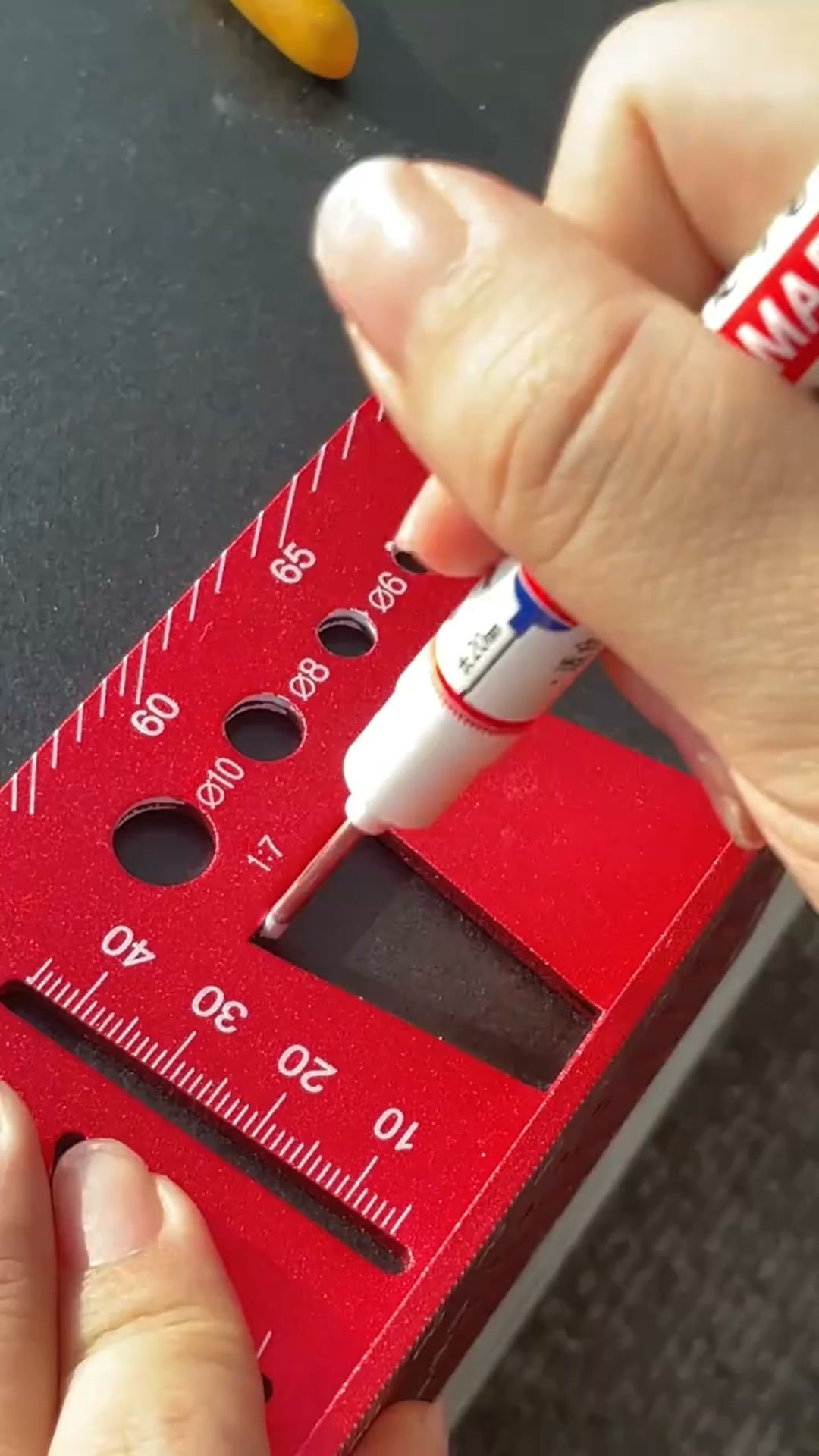 Precision Long-Tip Quick-Dry Oil-Based Marker Pen
