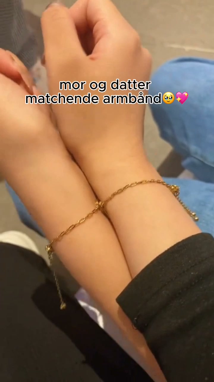 Et armbånd til dig, et til hende
