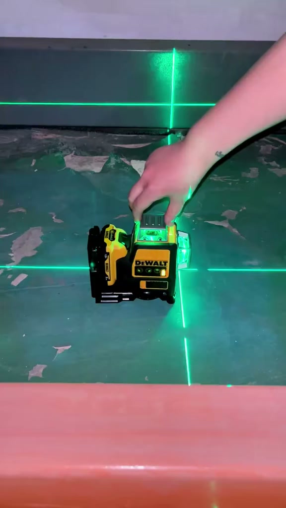 Laser DEWALT tylko 230 PLN! Precyzja bez poprawek