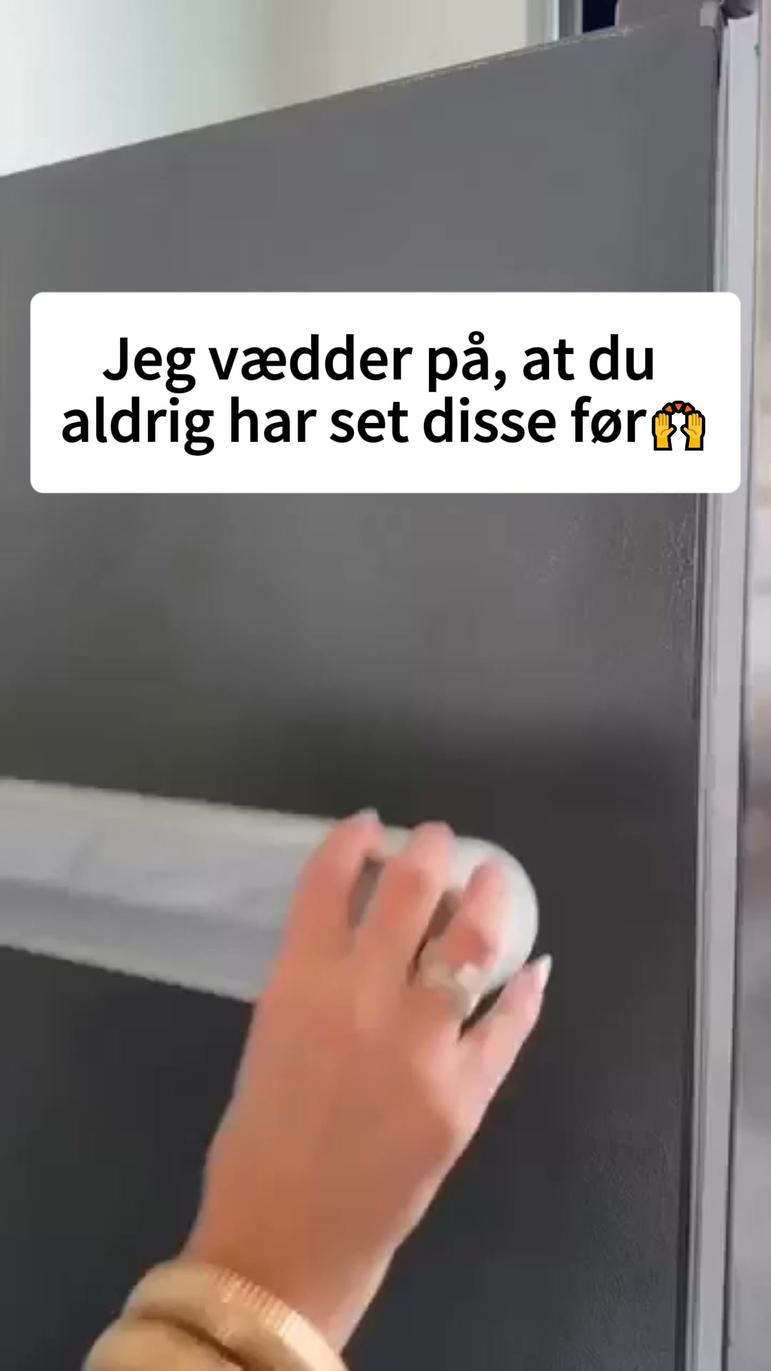 Magnetisk vægophængt dispenser til stanniol og husholdningsfilm med sikkerhedsskærer