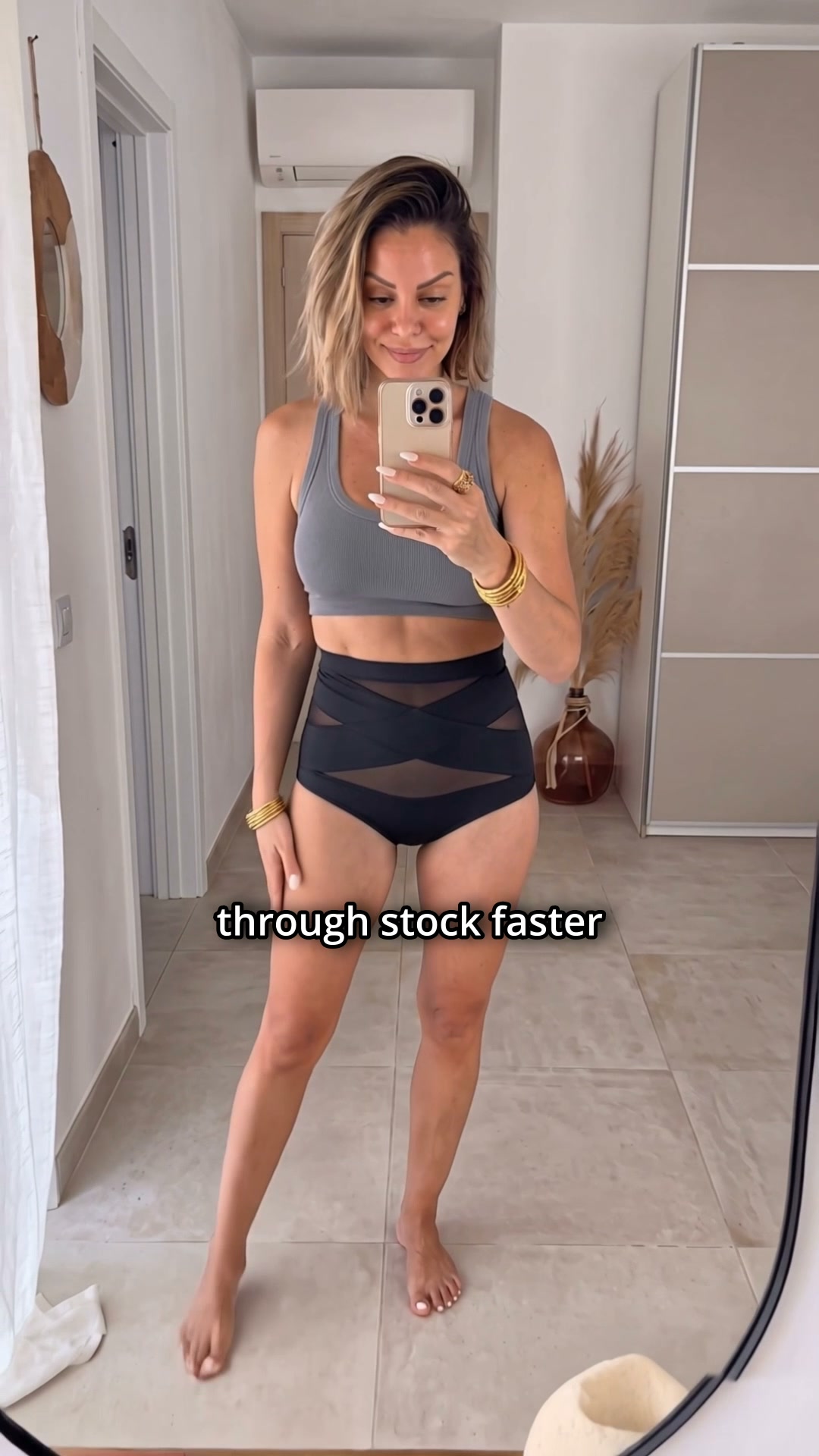 The Brief 100,000 Women Wear Daily