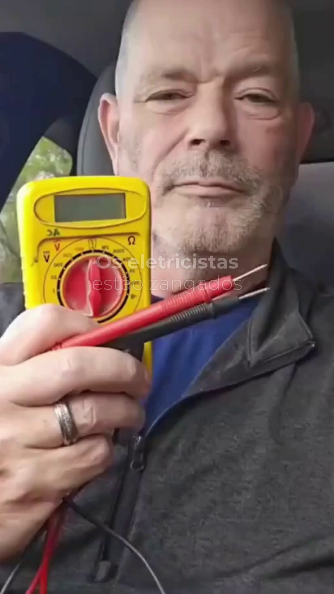 Verifica a voltagem em casa