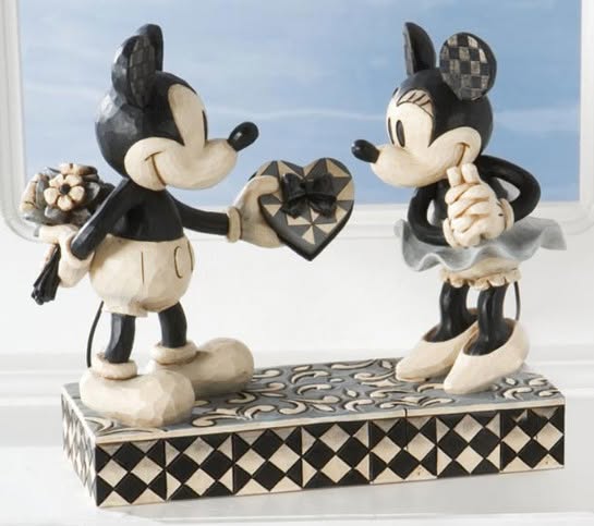 Mickey Offre Un Cadeau A Minnie - Disney Traditions