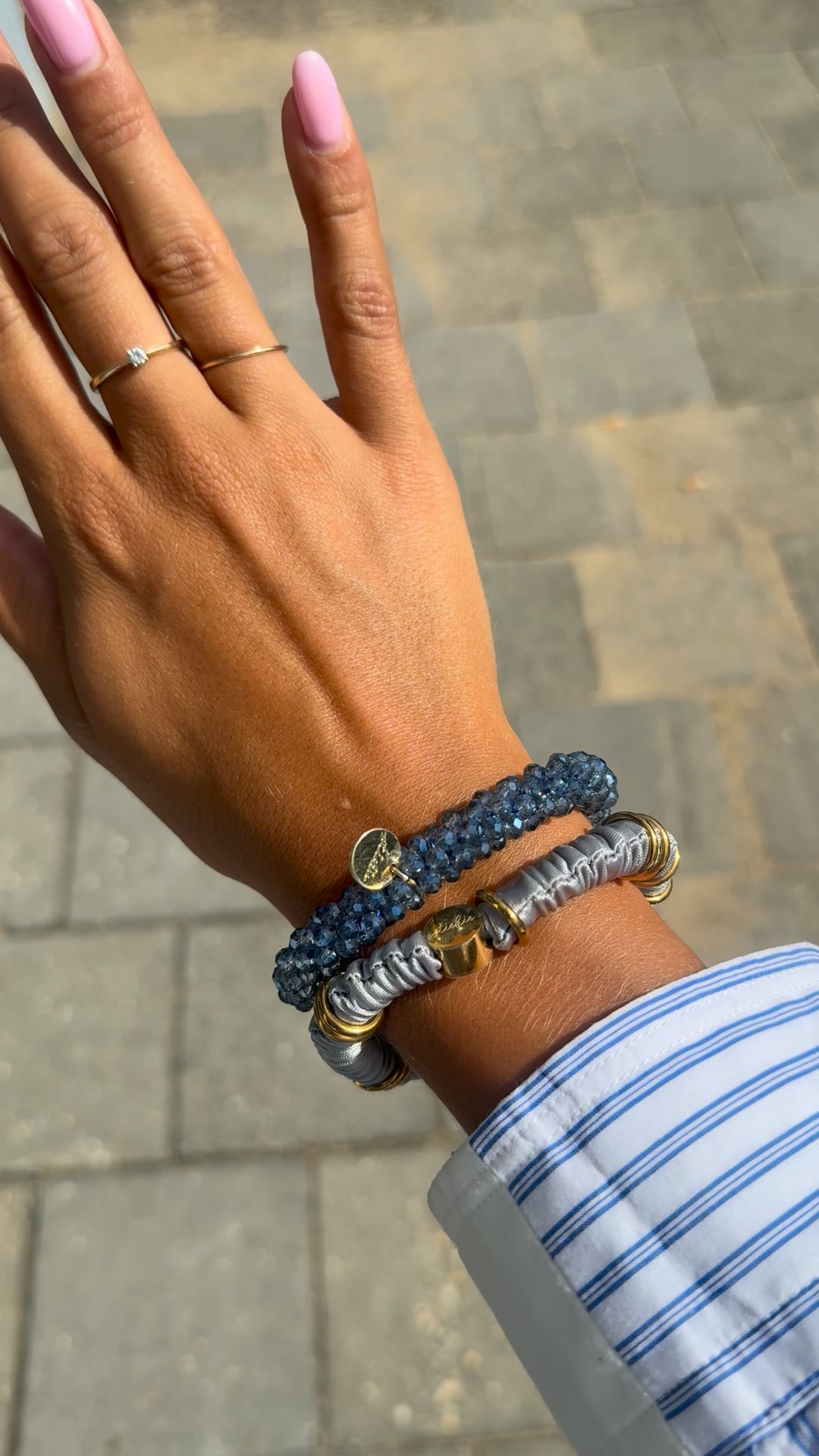Je elastiek. Je armband. Eén ding